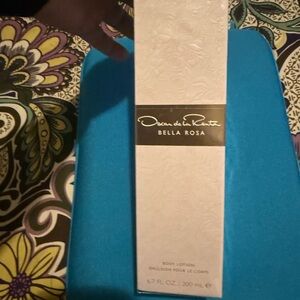 Oscar de la Renta White Embossed Body Lotion